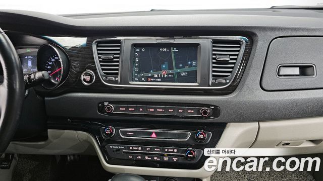 Kia Canival 2019 — photo 18