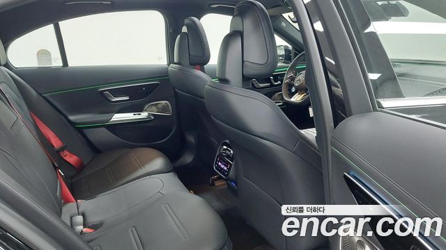 Mercedes-Benz E-Class 2025 — photo 10