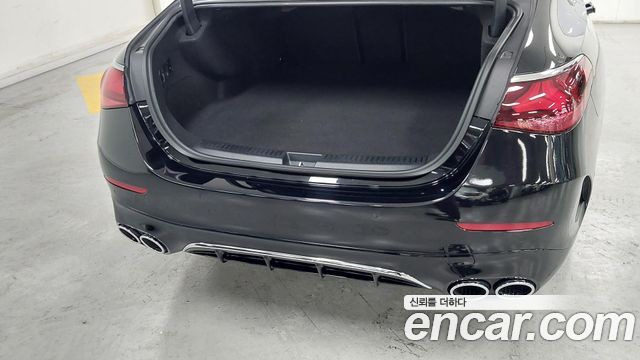 Mercedes-Benz E-Class 2025 — photo 11