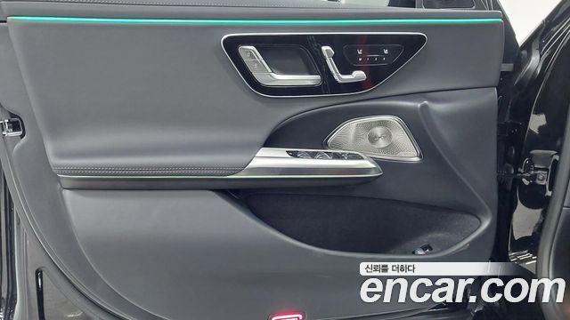 Mercedes-Benz E-Class 2025 — photo 15