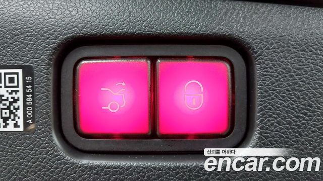 Mercedes-Benz E-Class 2025 — photo 18