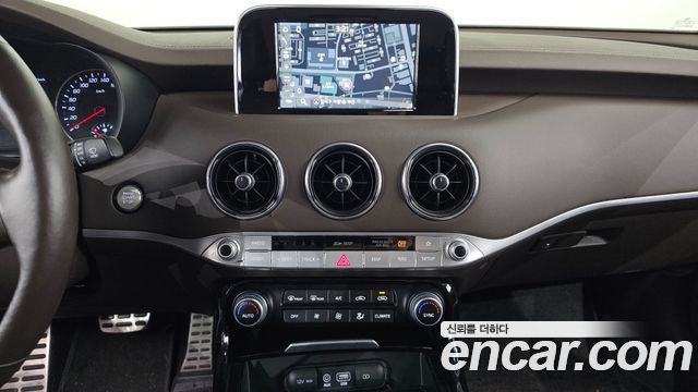Kia Stinger 2018 — photo 14