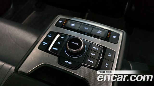 Genesis G80 2018 — photo 18