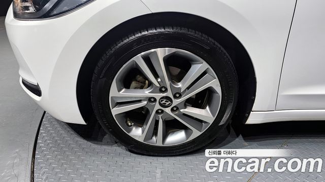 Hyundai AVANTE 2017 — photo 5