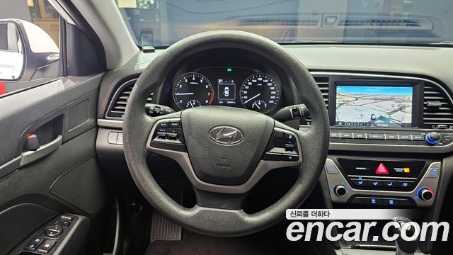 Hyundai AVANTE 2017 — photo 19