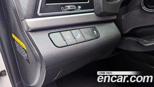 Hyundai AVANTE 2017 — photo 22