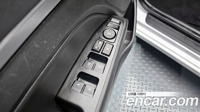 Hyundai AVANTE 2017 — photo 23