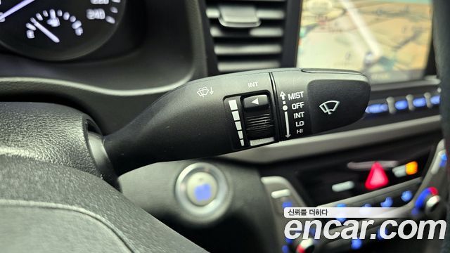 Hyundai AVANTE 2017 — photo 25