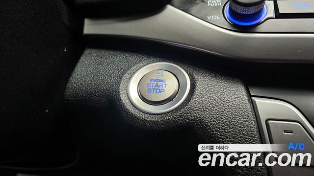 Hyundai AVANTE 2017 — photo 26