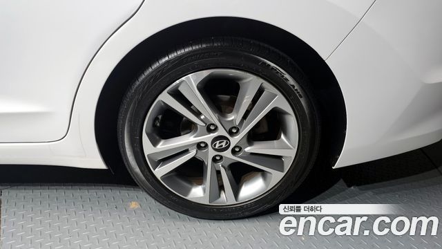 Hyundai AVANTE 2017 — photo 7