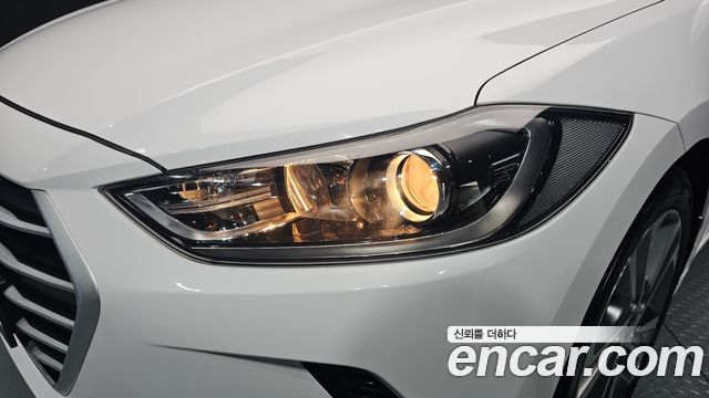 Hyundai AVANTE 2017 — photo 8