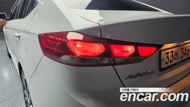 Hyundai AVANTE 2017 — photo 9