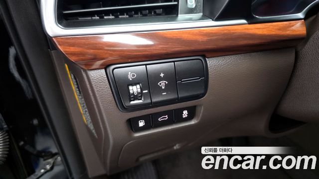 Kia K7 2016 — photo 31