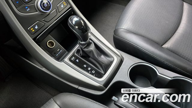 Hyundai AVANTE 2015 — photo 9