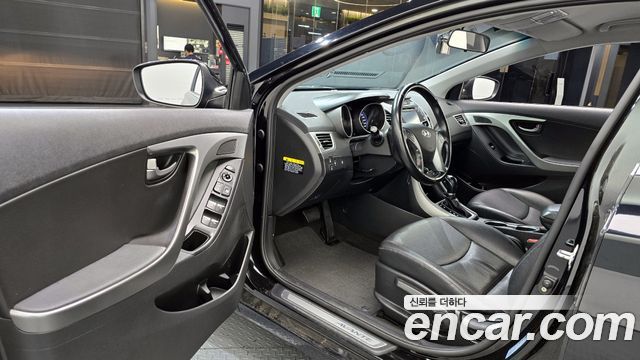 Hyundai AVANTE 2015 — photo 10