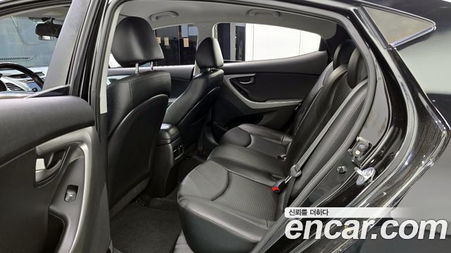 Hyundai AVANTE 2015 — photo 12