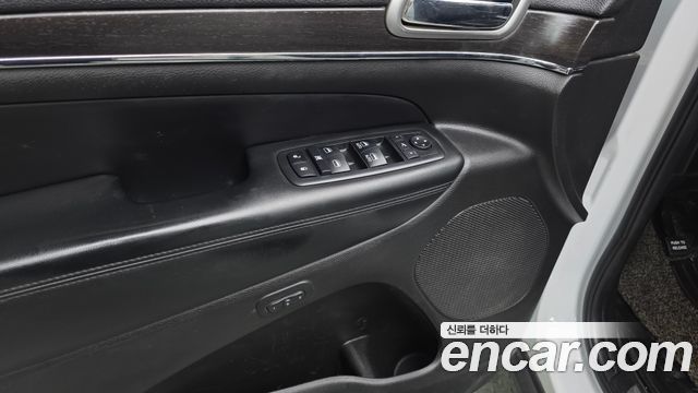 Jeep Cherokee 2018 — photo 25