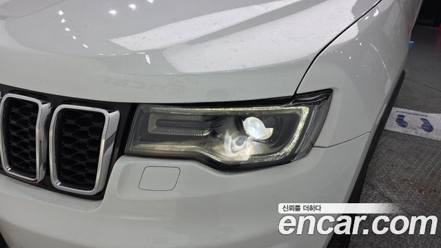 Jeep Cherokee 2018 — photo 8