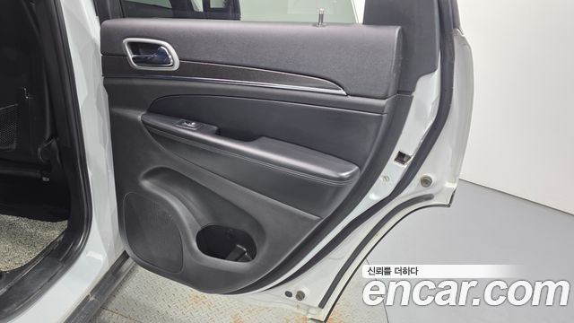 Jeep Cherokee 2018 — photo 15