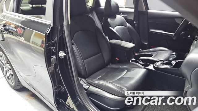 Kia K3 2019 — photo 17