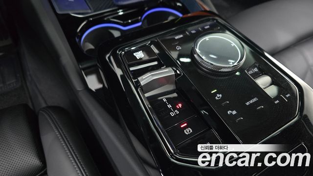 BMW 5-Series 2025 — photo 12