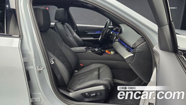 BMW 5-Series 2025 — photo 13