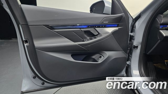 BMW 5-Series 2025 — photo 14