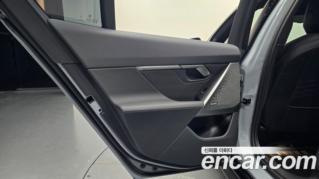 BMW 5-Series 2025 — photo 15