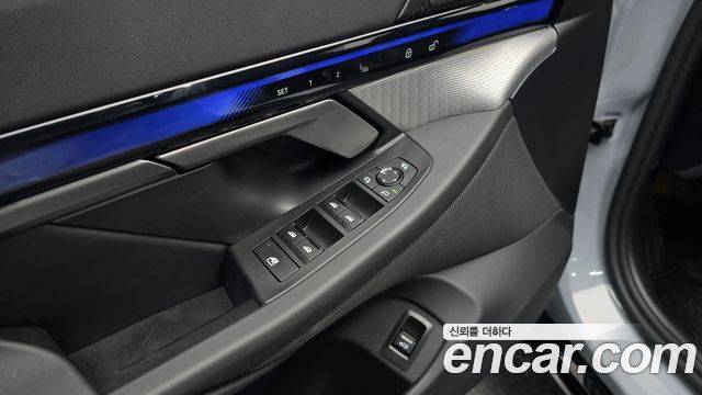 BMW 5-Series 2025 — photo 31