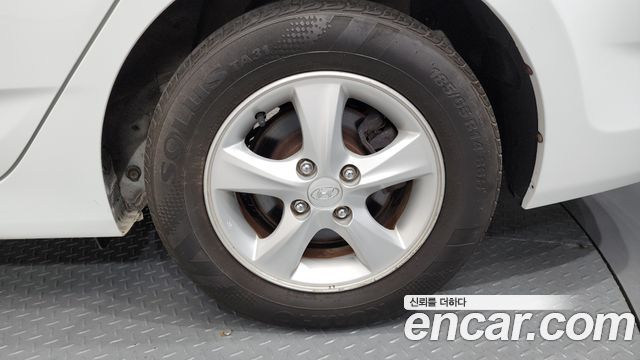 Hyundai Accent 2013 — photo 7
