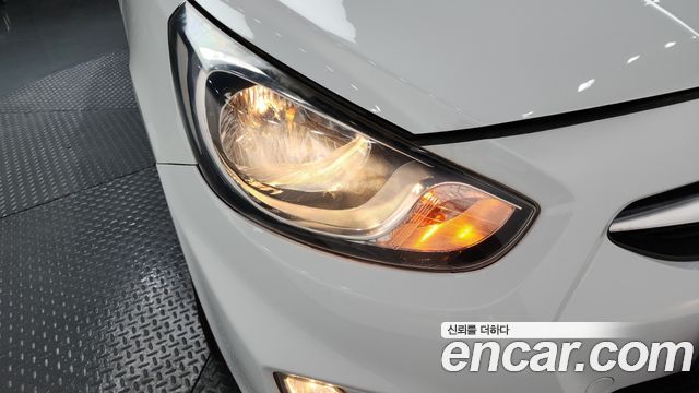 Hyundai Accent 2013 — photo 8
