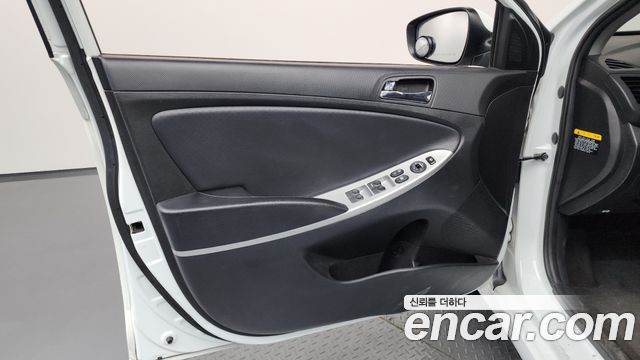 Hyundai Accent 2013 — photo 14