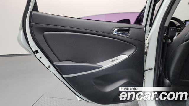 Hyundai Accent 2013 — photo 15