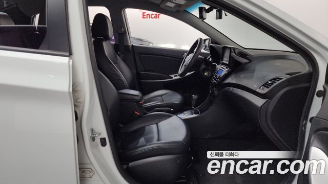 Hyundai Accent 2013 — photo 16