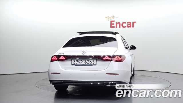 Mercedes-Benz E-Class 2024 — photo 4