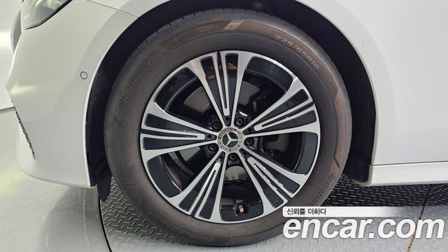 Mercedes-Benz E-Class 2024 — photo 5