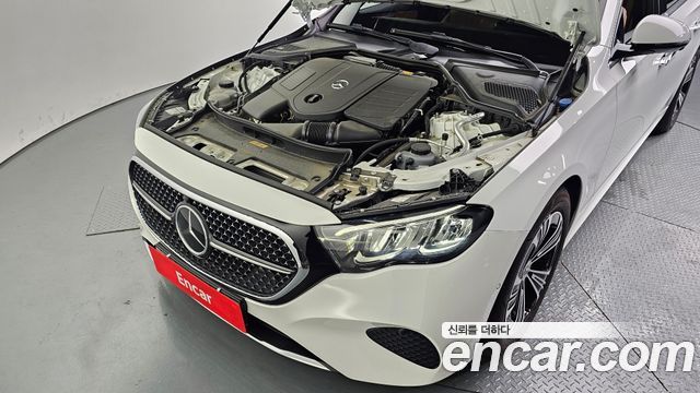 Mercedes-Benz E-Class 2024 — photo 6