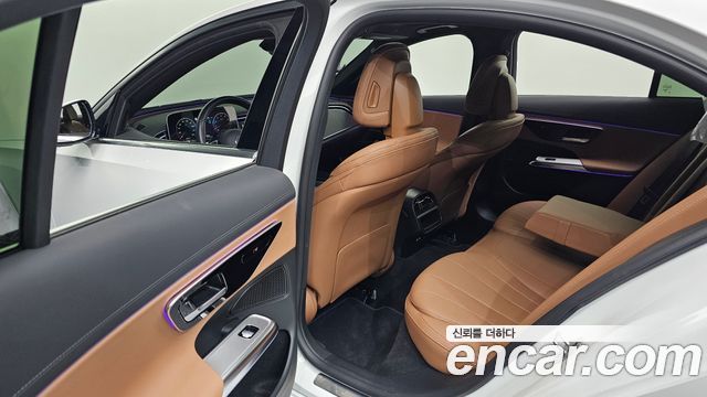 Mercedes-Benz E-Class 2024 — photo 11