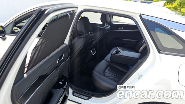 Kia K5 2023 — photo 17