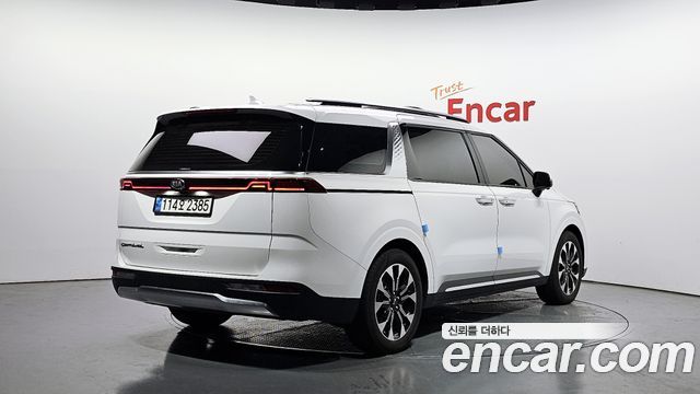 Kia Canival 2021 — photo 2