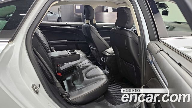Ford Mondeo 2017 — photo 11