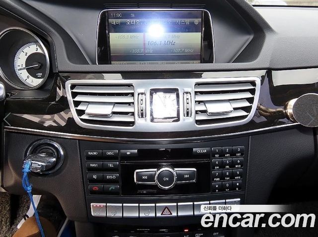 Mercedes-Benz E-Class 2014 — photo 14