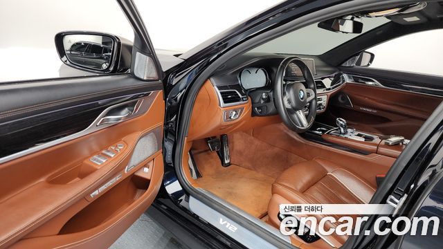 BMW 7-Series 2018 — photo 10