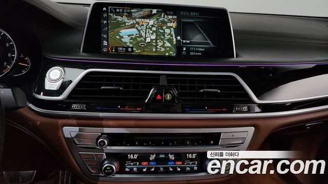 BMW 7-Series 2018 — photo 12