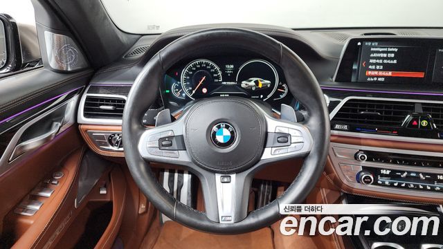 BMW 7-Series 2018 — photo 13
