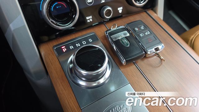 Land Rover Range Rover 2019 — photo 9