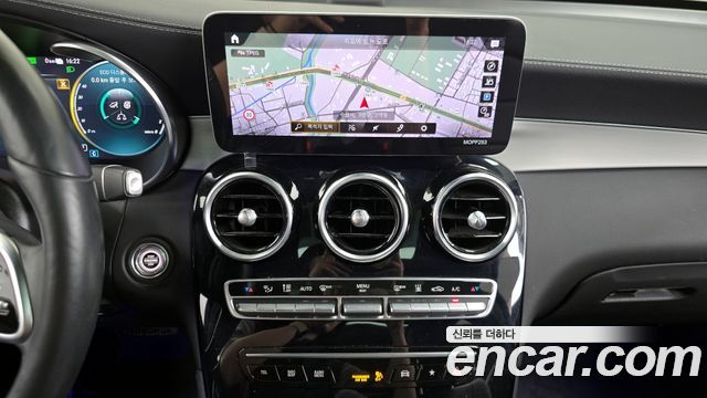 Mercedes-Benz GLC-Class 2021 — photo 14