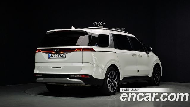 Kia Canival 2023 — photo 2