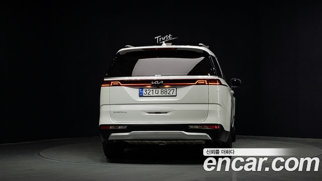 Kia Canival 2023 — photo 4