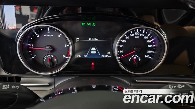 Kia Canival 2023 — photo 11